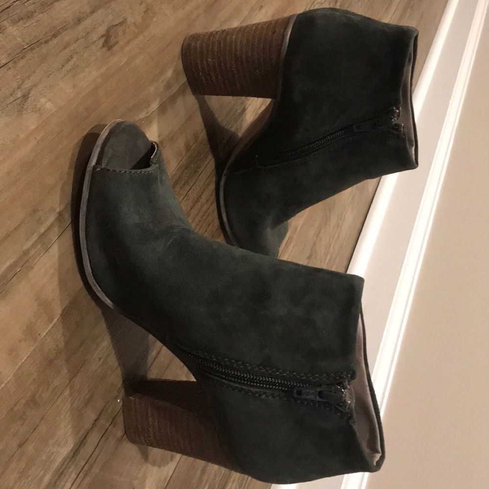 Steve Madden army green suede wedge sandals